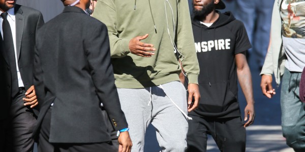 fb体育APP-网友疑惑未互动却频获KD回复 KD幽默回应状态良好无需担忧