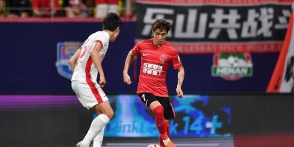 【中超】韦世豪任意球破门后伤退 蓉城1比0亚泰