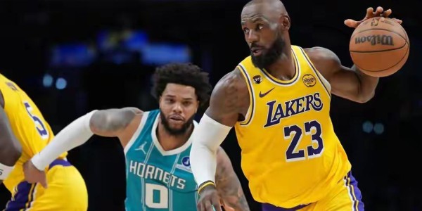 fb体育APP-湖人溃败黄蜂暴露致命短板，火箭遇强则弱，勇士逆境翻盘显韧性