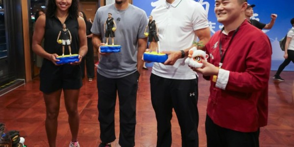 赛斯-库里盛赞中国行：重庆的热情与厚爱令人难忘🏀