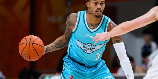 fb体育-姜伟泽赛季首次0分！吉林遭青岛双杀吞3连败 米奇22+15